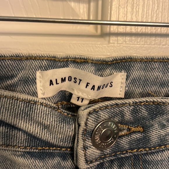 Almost Famous Super High Rise Wide Leg Jeans - Picture 5 of 5